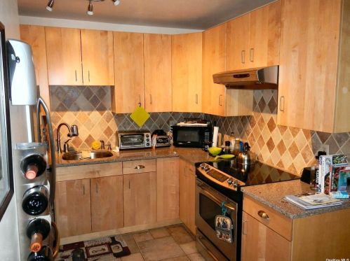 34 Greenmeadow Dr, Babylon NY  11702-2341 exterior