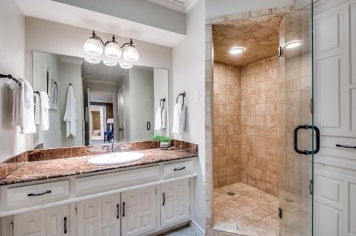 10727 Cox Ln, Dallas TX 75229-5211 exterior