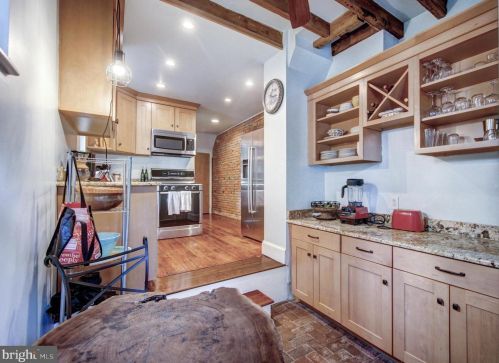 2004 Brandywine St, Philadelphia PA 19130-3204 exterior