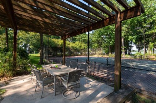 2 Kings Riv Ct, Humble TX 77346-1475 exterior