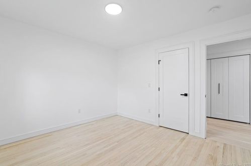 37 Walnut Hill Rd, Ridgefield CT  06877-2906 exterior