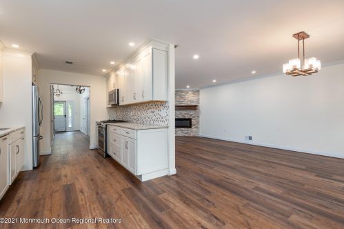 10 Essex Dr, Little Silver NJ  07739-1230 exterior