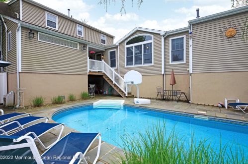 2215 Middle Ave, Point Pleasant Beach NJ 08742-5138 exterior