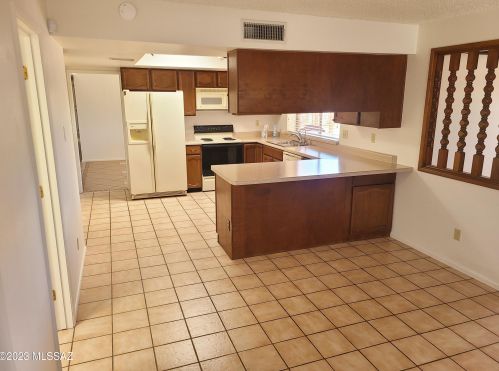 11364 Prince Rd, Tucson AZ 85705-3025 exterior