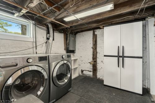 33 Mendes St, Parsippany NJ 07834-1216 exterior