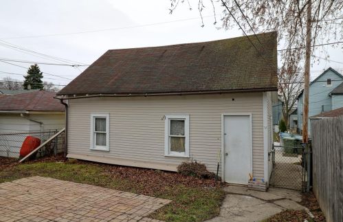 351 Montana St, Milwaukee WI  53207-2017 exterior