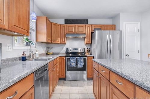 1 Bush Ln, Enfield CT 06082-5230 exterior