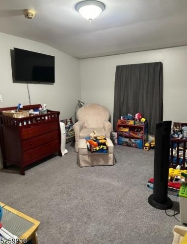 28 Phyllis Rd, Town Center NJ  07052-3526 exterior