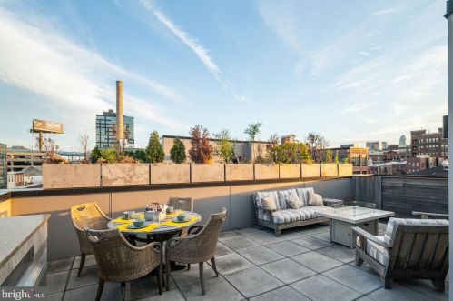 308 2nd St, Philadelphia PA 19133-0040 exterior