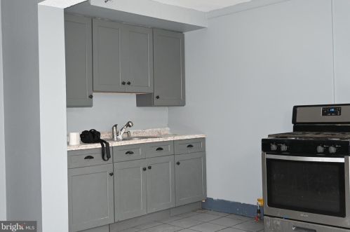 122 Weymouth Rd, Darby PA 19023-1422 exterior