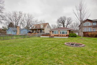 25620 Oakland Dr, Volo, IL 60041-9512