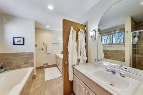 1133 Schubert Ave, Chicago IL 60614-1507 exterior