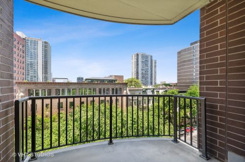 1301 Dearborn St, Chicago IL  60610-6027 exterior