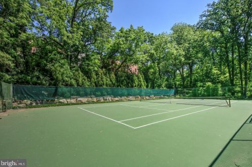 4201 Cathedral Ave, Washington DC  20016-4901 exterior