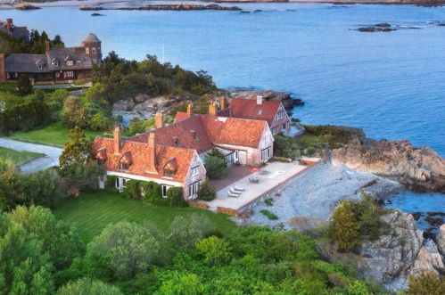 232 Ocean Ave, Middletown RI 02840-6507 exterior