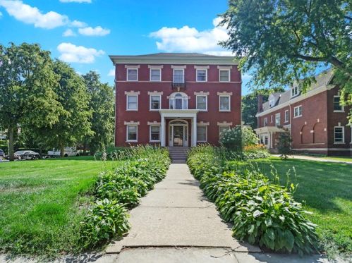 5001 Greenwood Ave, Chicago, IL 60615-2805