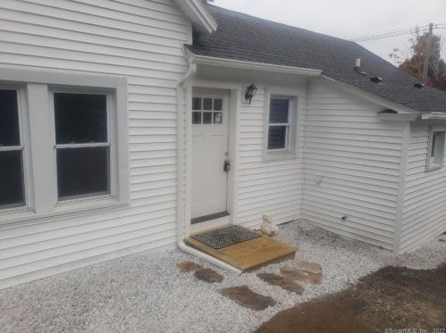 206 Maple Ave, Uncasville CT 06382-2109 exterior