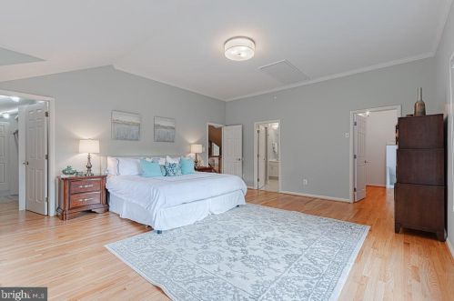 1515 Highwood Dr, Mc Lean VA  22101-5800 exterior