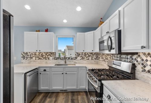 775 Green Meadows Dr, Middlevle MI 49333-8078 exterior