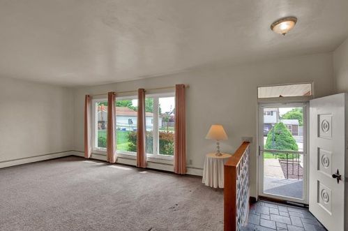 4412 Everlawn St, Pittsburgh PA 15122-2112 exterior