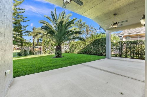 10084 Stonegate Dr, Fort Pierce FL 34987-2423 exterior