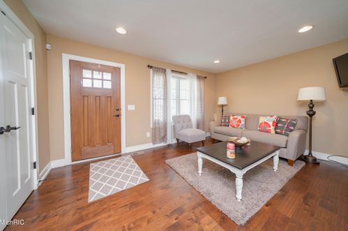 1011 Burdick St, Kalamazoo, MI 49007-3461