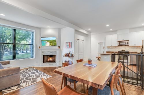 1728 Wilmot Ave, Chicago, IL 60647-6330