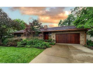 150 Crestvue Manor Dr, Pittsburgh, PA 15228-1815