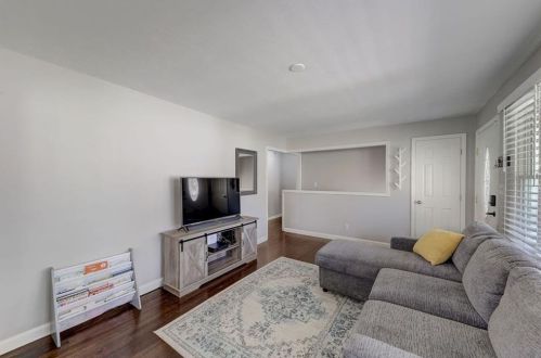 880 Powder Spg St, Smyrna GA 30080-3460 exterior