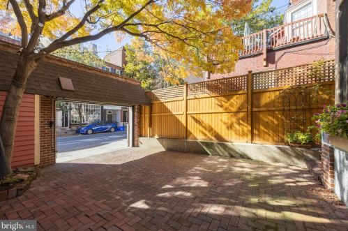 1016 Clinton St, Philadelphia PA 19107-6017 exterior