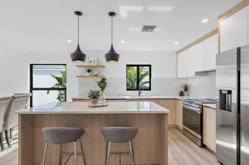 673 97 Ave, Naples FL 34108-2280 exterior