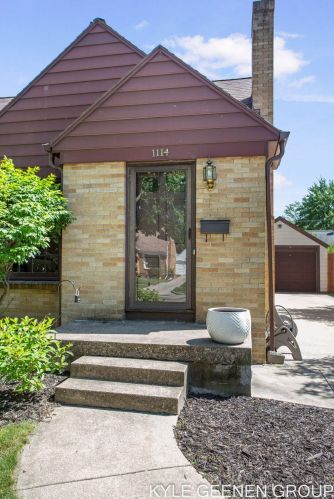 1114 Northlawn St, Grand Rapids MI 49505-3724 exterior