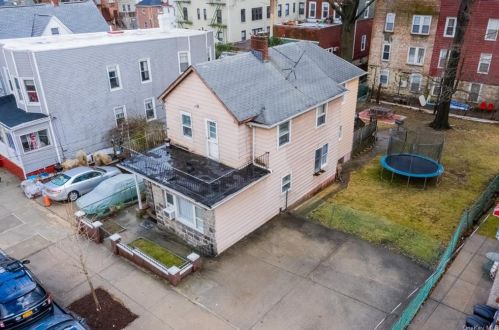 260 236th St, Bronx NY  10463-2345 exterior