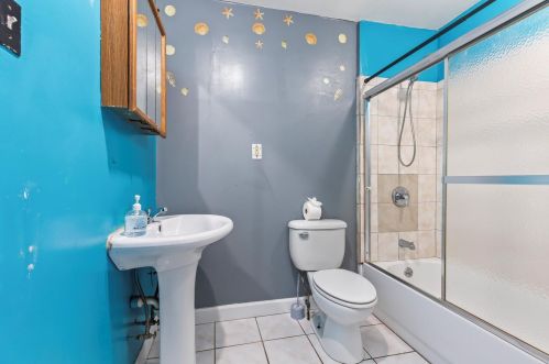 2029 11 St, Milwaukee WI 53204-3827 exterior