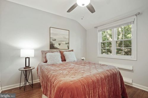 2216 Dearing St, Alexandria VA 22302-1804 exterior