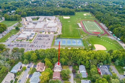 24 Harold Ave, Edison NJ 08820-2103 exterior