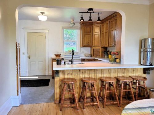 2021 4 St, Duluth MN 55805-1873 exterior