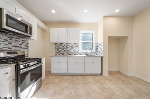 19 Montrose Ter, Irvington NJ  07111-3821 exterior