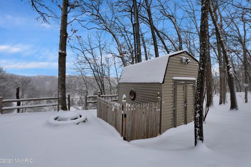 901 Marshall St, Portland MI 48875-1372 exterior