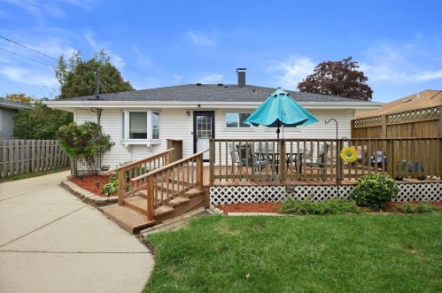 6560 18th St, Milwaukee, WI 53221-5211