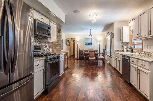 2569 Root Riv Pkwy, Milwaukee WI 53227-1849 exterior