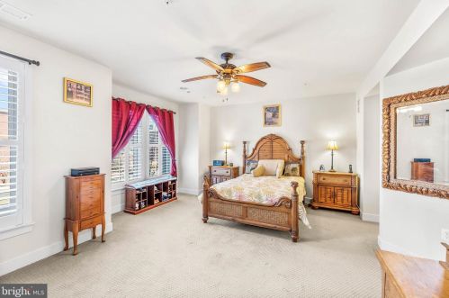 725 Custis Ave, Alexandria VA 22301-1422 exterior