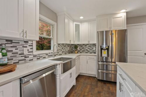 54 Howard Ave, Edison NJ  08837-3432 exterior