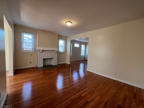 197 Scheerer Ave, Newark, NJ 07112-2113