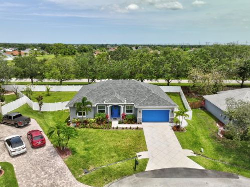 5809 Blue Bonnet Ct, Fort Pierce FL  34986-4186 exterior