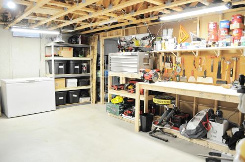 4206 Ridgewood Ln, Milwaukee WI 53221-1094 exterior