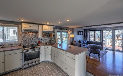 123 Edgefield Ave, Milford CT 06460-7833 exterior