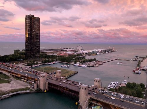 420 Waterside Dr, Chicago IL  60601-4700 exterior