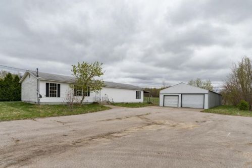 68715 66th Ave, Watervliet, MI 49098-9412