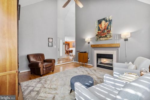 11207 Pavilion Club Ct, Herndon VA exterior